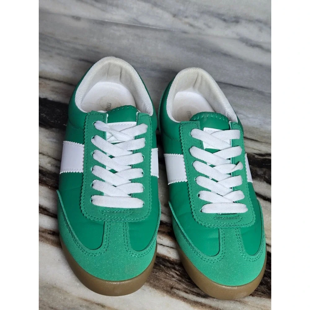 Madden Girl Green White Low Top Lace Up Sneakers Retro‎ Gum Sole Shoes Size 7